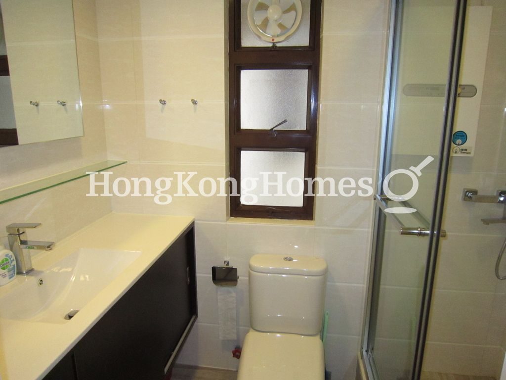 Guest Bathroom — Tycoon Court - Block A, Mid-levels West