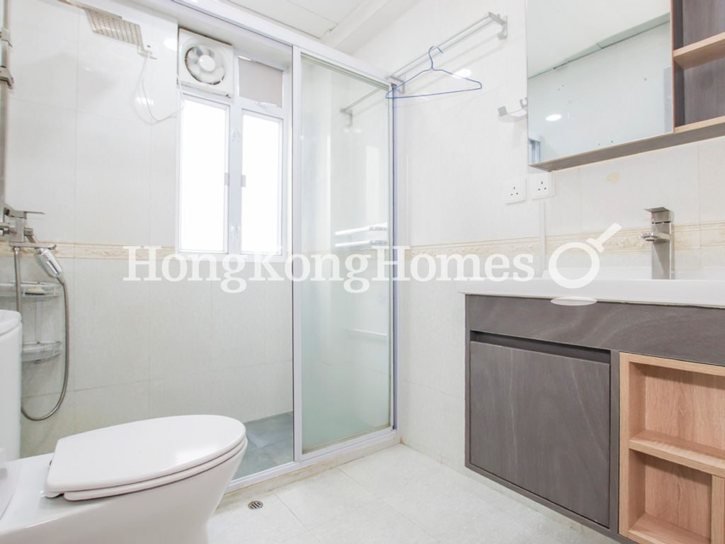Guest Bathroom — King Tao Building, Wan Chai