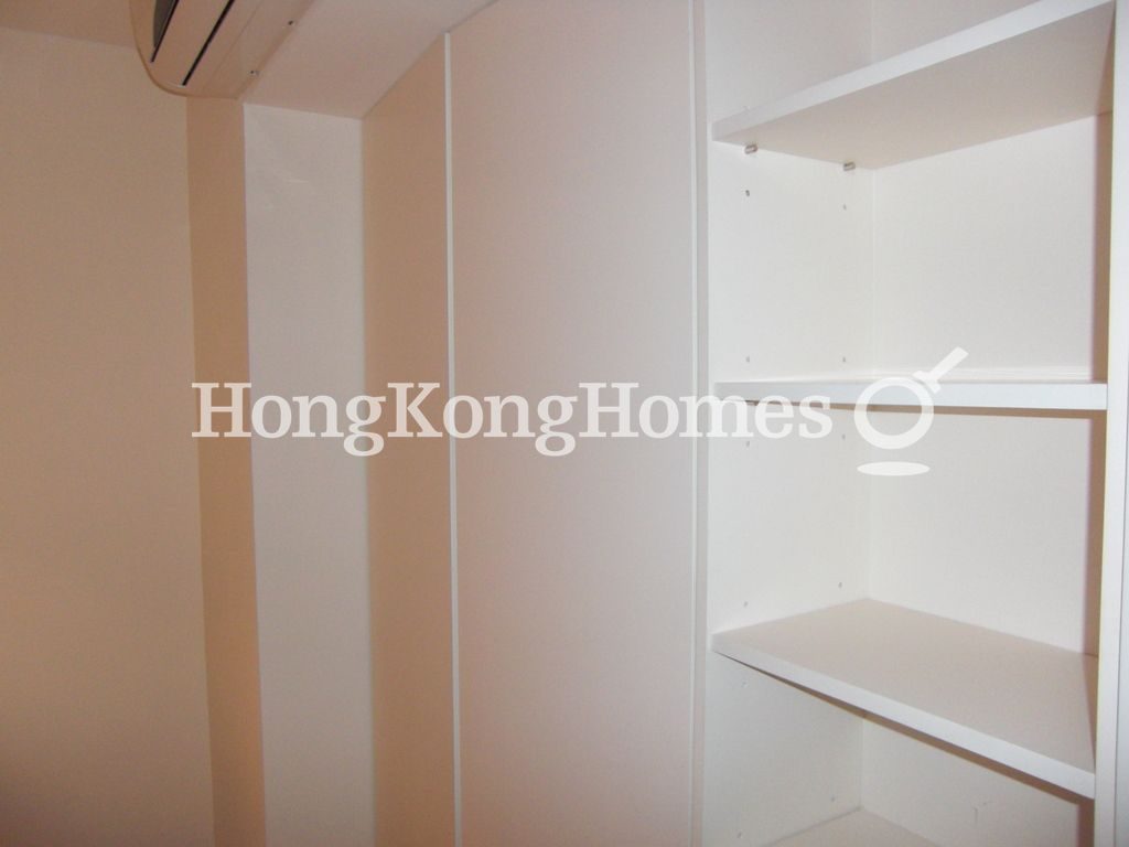 Built-in Wardrobe in Master Bedroom — Kui Yan Court, Western / Kennedy Town
