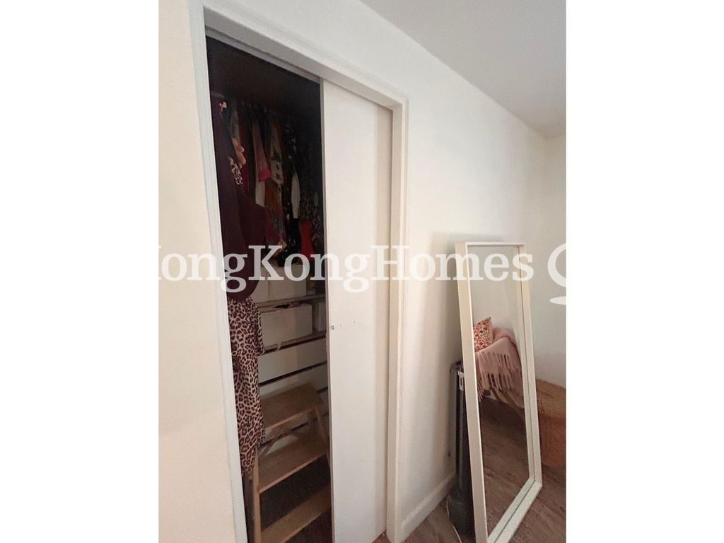 Walk-in Closet in Bedroom — Pao Woo Mansion, Wan Chai
