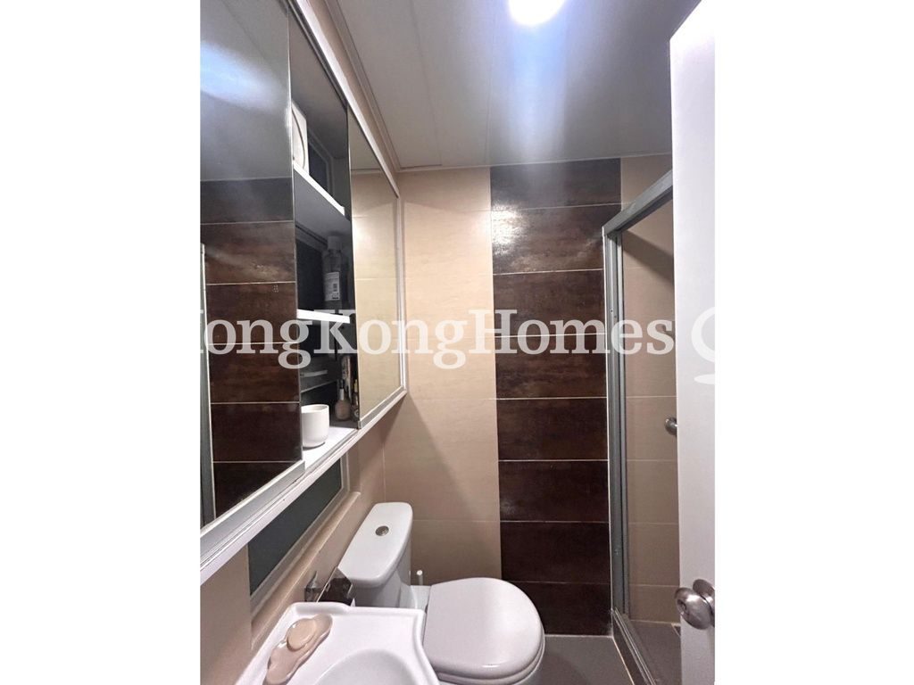 Bathroom — Pao Woo Mansion, Wan Chai
