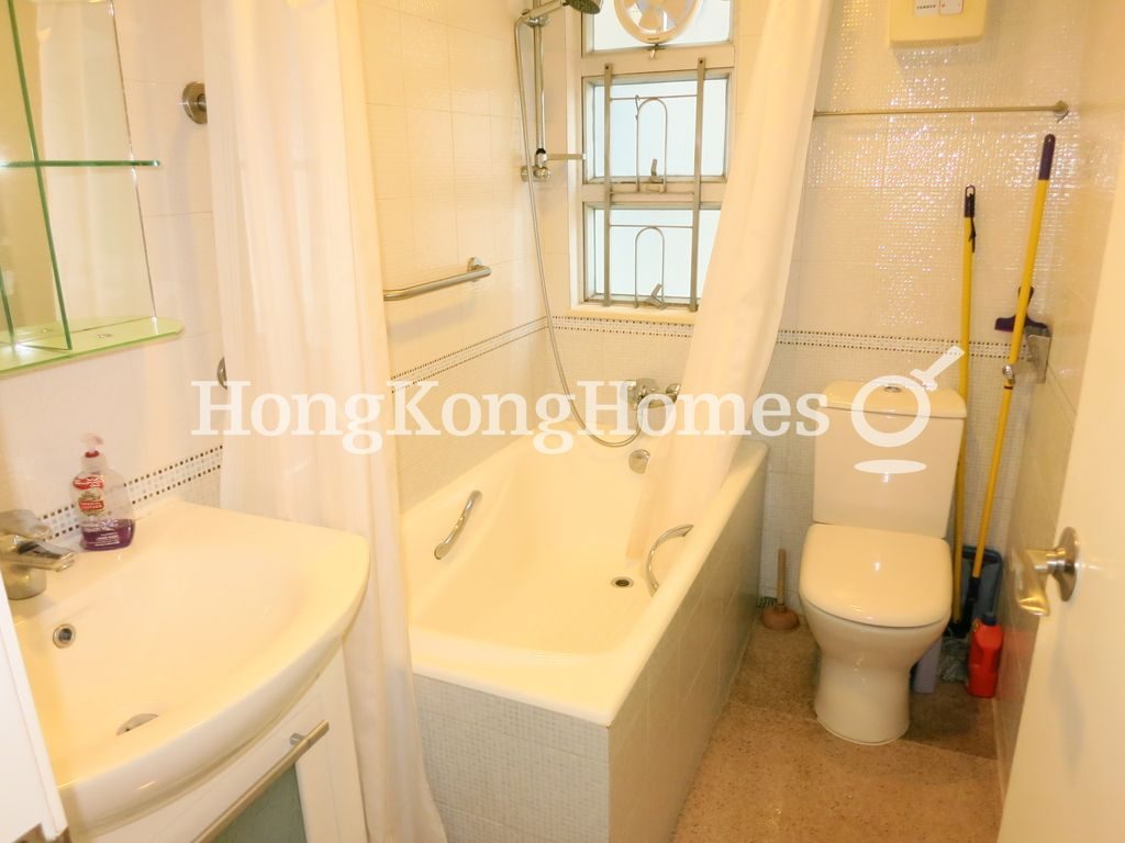 Guest Bathroom — Malibu Garden, Happy Valley