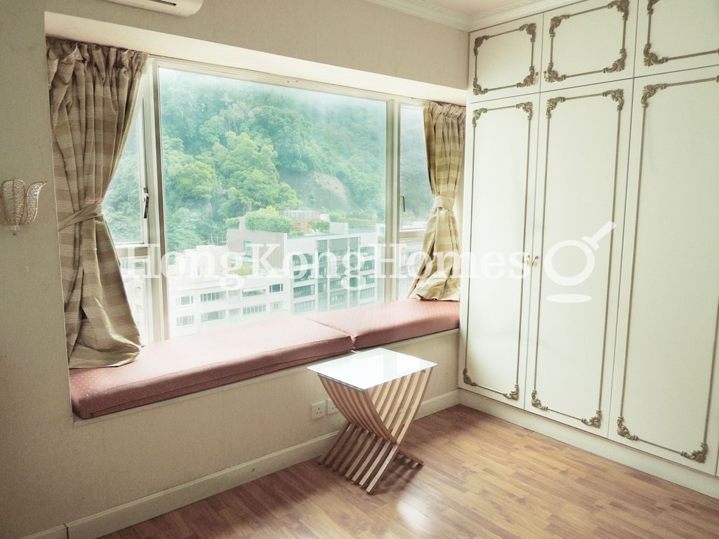 Built-in Wardrobe in Master Bedroom — Le Cachet, Happy Valley