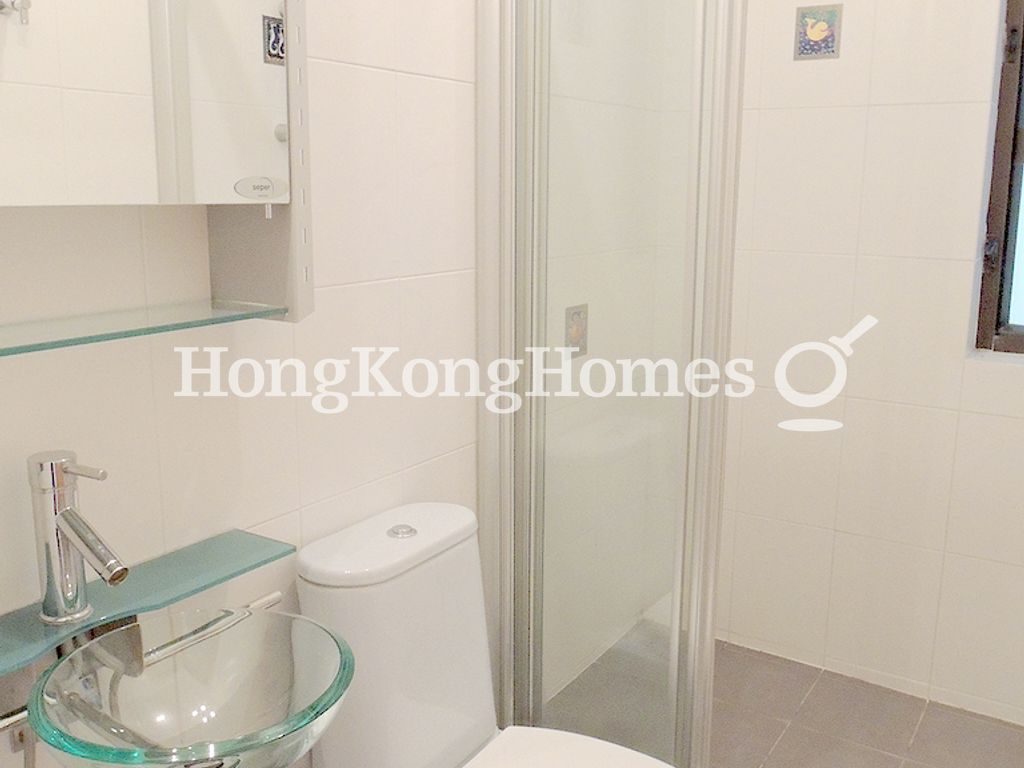 Guest Bathroom — Phase 3 - Hillgrove Village - Brilliance Court, Discovery Bay