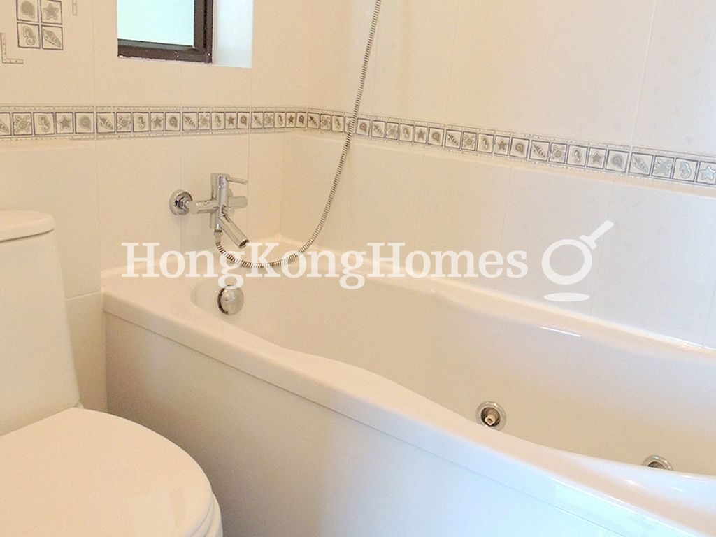 Master Bathroom — Phase 3 - Hillgrove Village - Brilliance Court, Discovery Bay