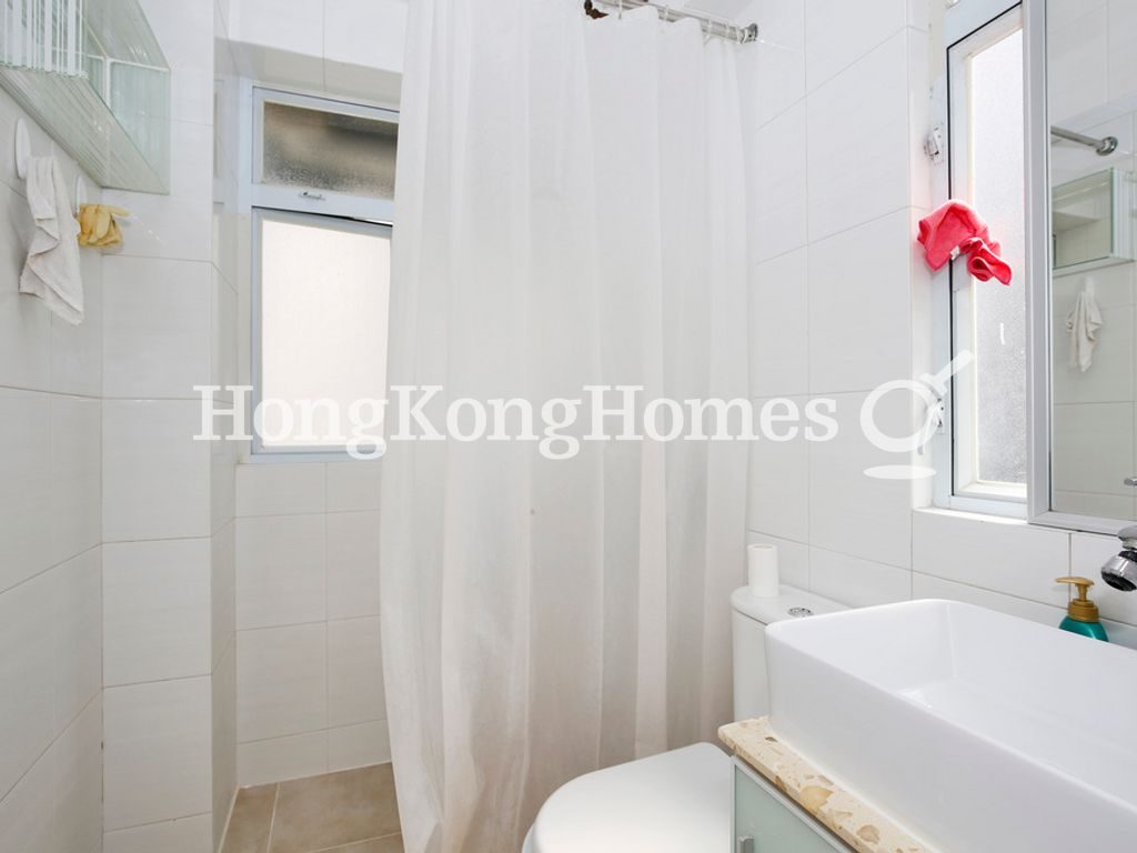 Bathroom — Queen's Road West, 175, Sheung Wan