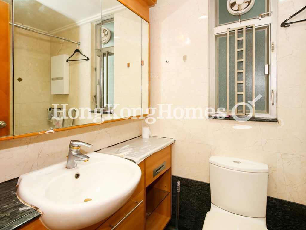 Guest Bathroom — Sham Wan Towers - Tower 1, Ap Lei Chau