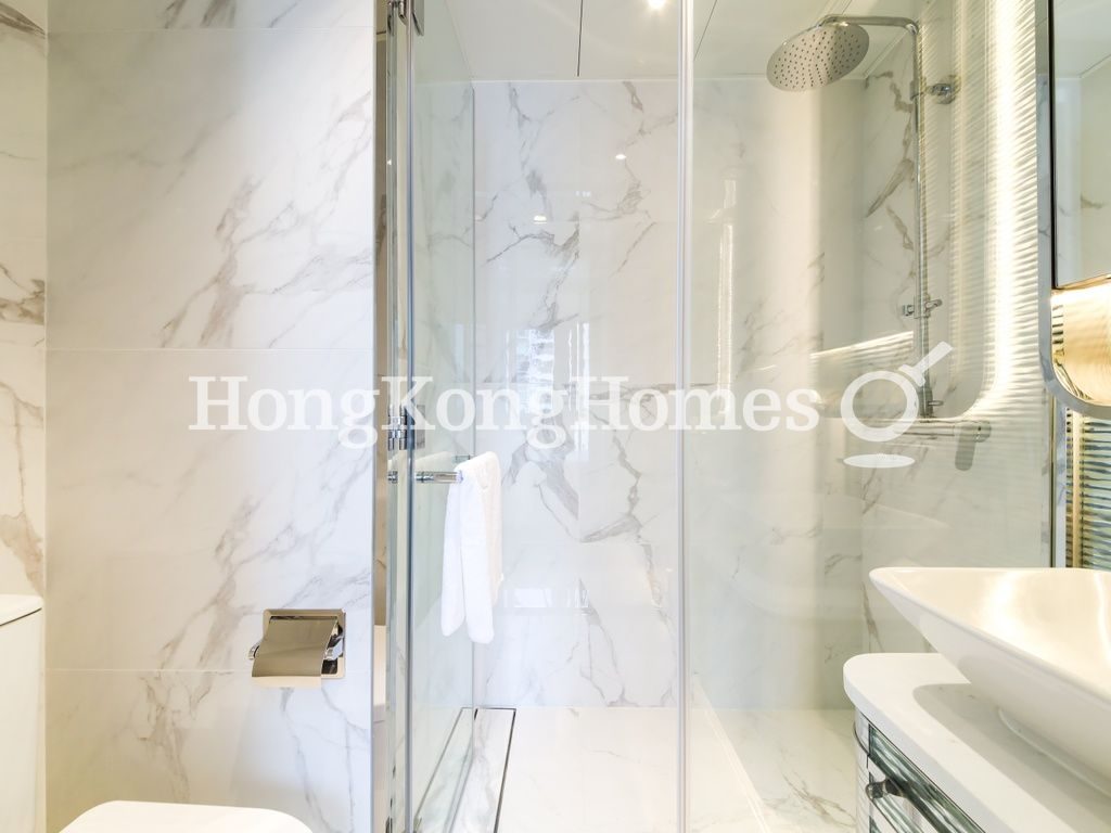 Ensuite Bathroom — The Queens, Sai Ying Pun