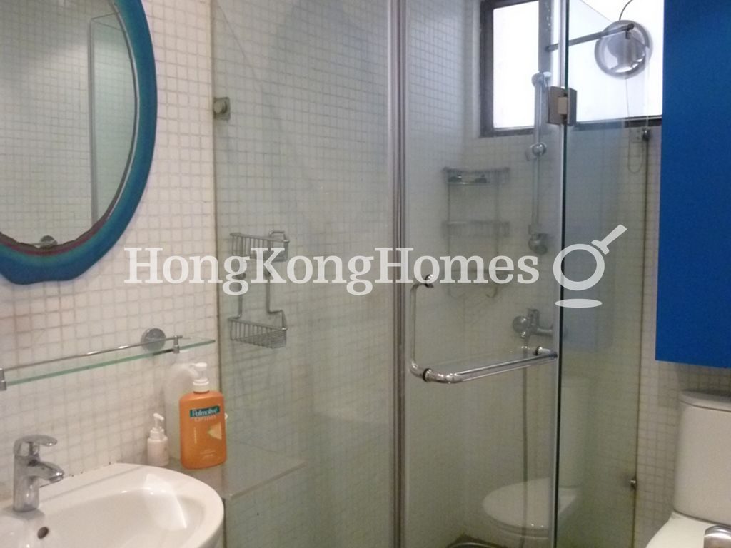 Guest Bathroom — Pokfulam Gardens - Block 02, Pokfulam