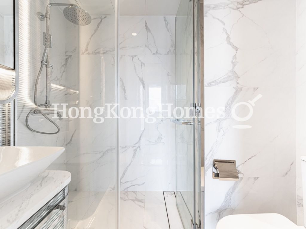 Ensuite Bathroom — The Queens, Sai Ying Pun