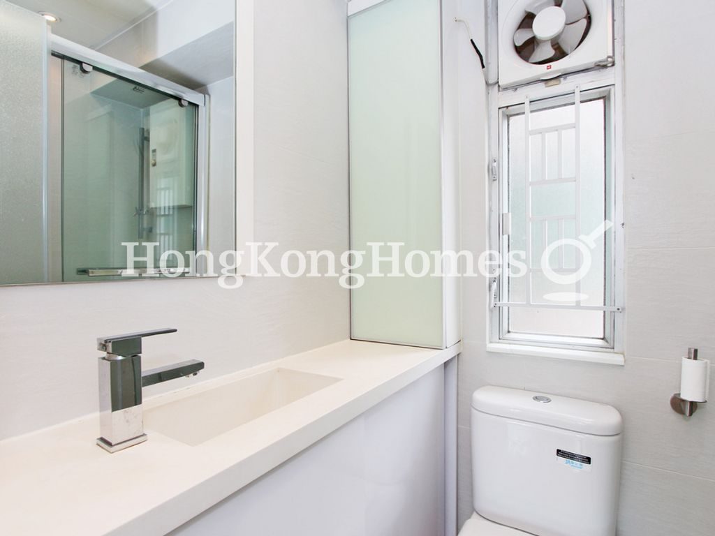 Bathroom — Grandview Garden-Tower 1, Mid-levels West