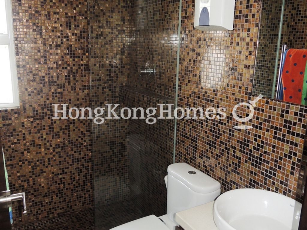 Guest Bathroom — Westlands Court - Gee Lan Mansion, Quarry Bay