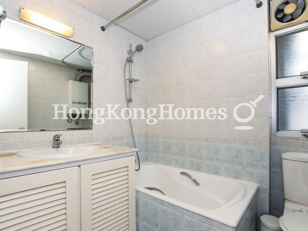 Bathroom — Magnolia Mansion, North Point