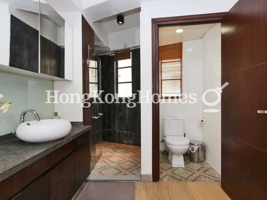 Ensuite Bathroom — Mee Lun House, Central