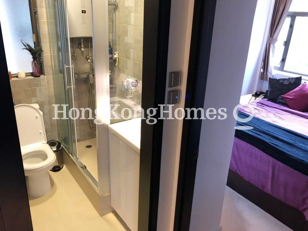 Bathroom — Tong Nam Mansion, Sai Ying Pun