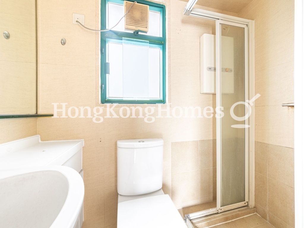 Guest Bathroom — The Grandeur, Causeway Bay
