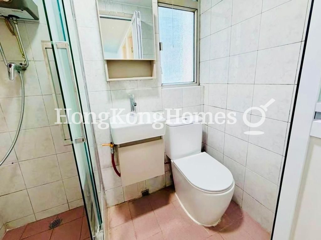 Guest Bathroom — Kwan Yick Building - Phase 02 - Block B, Sai Ying Pun