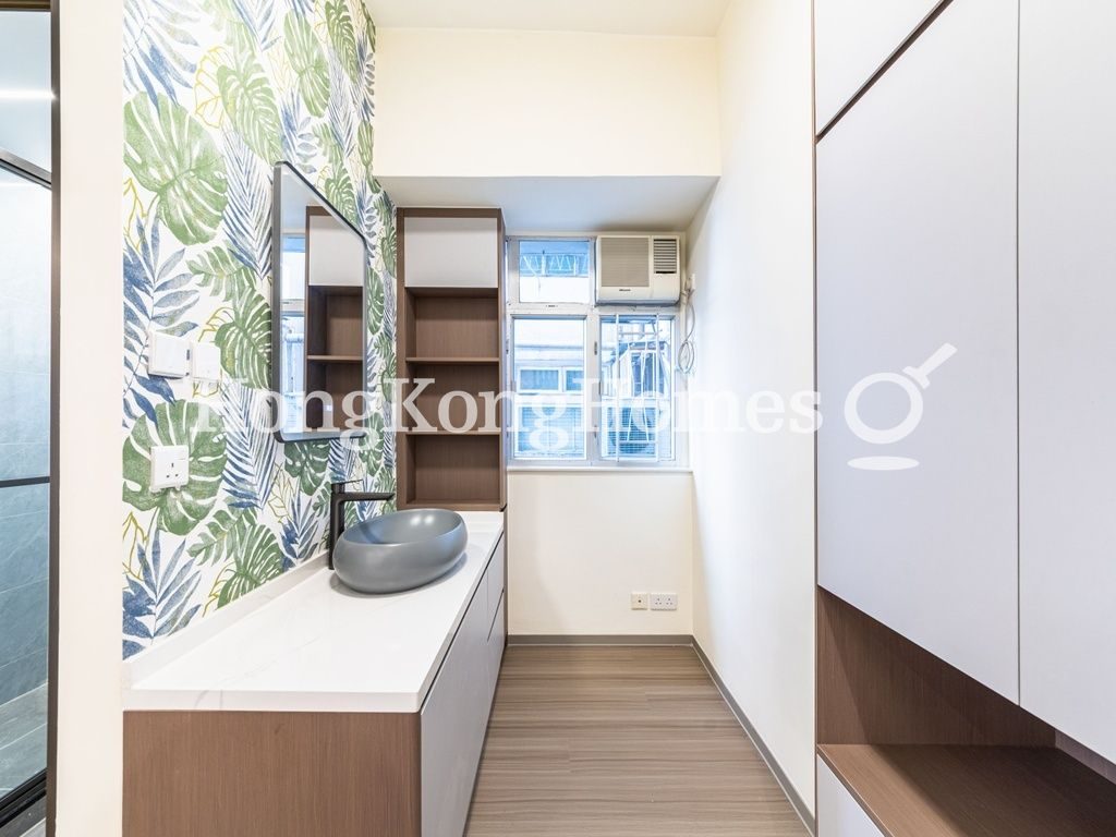 Guest Washroom — Kwong Sang Hong Building - Block C, Wan Chai