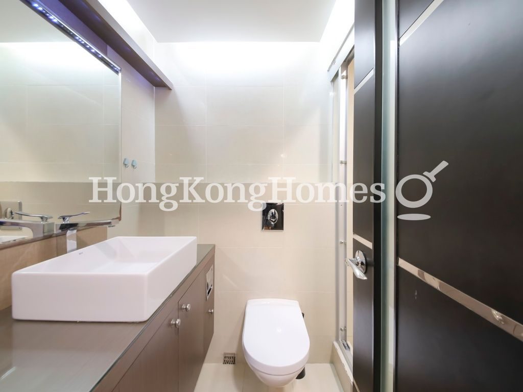 Guest Bathroom — Honor Villa, Mid-levels West