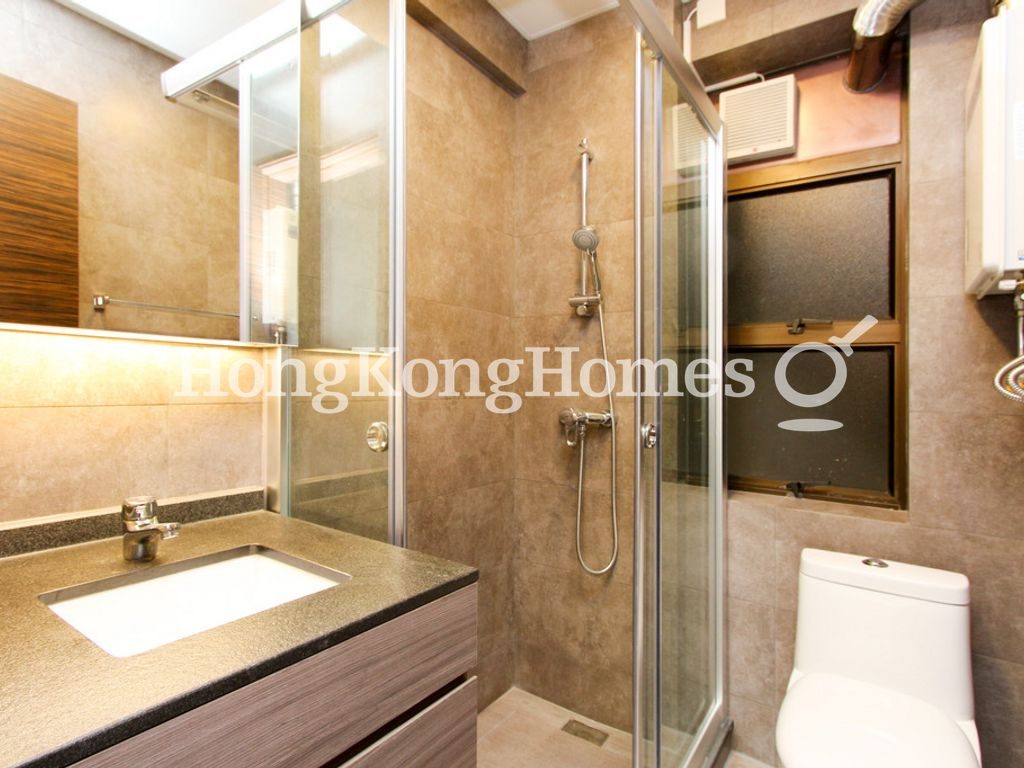Master Bathroom — Kam Fai Mansion, Mid-levels Central