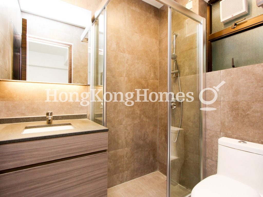 Guest Bathroom — Kam Fai Mansion, Mid-levels Central