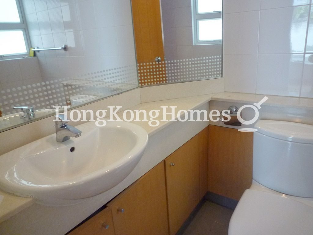 Guest Bathroom — Reading Place, Mid-levels West