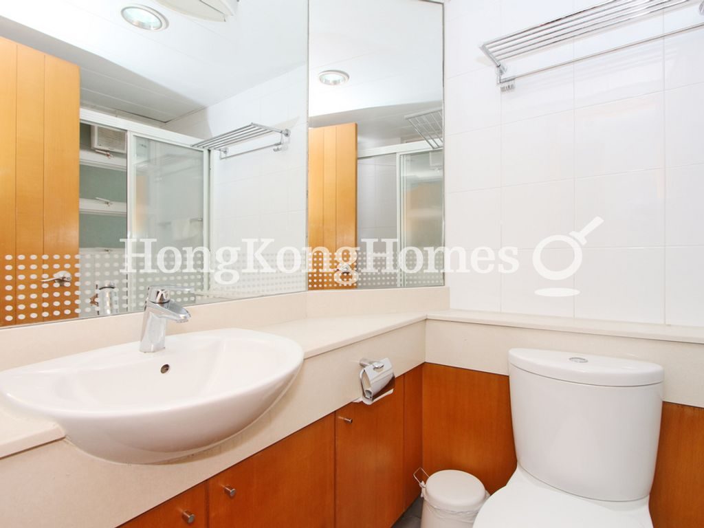Guest Bathroom — Reading Place, Mid-levels West
