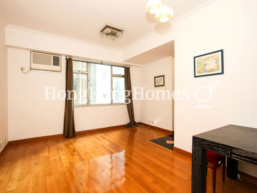 Living and Dining Room — Shiu King Court, Central