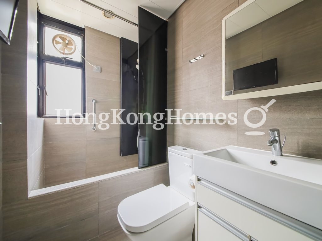 Guest Bathroom — St. Louis Mansion, Mid-levels Central