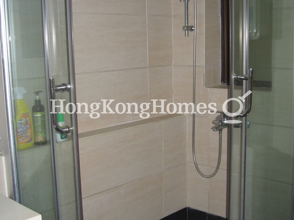 Master Bathroom — Phase 3 - Hillgrove Village - Glamour Court, Discovery Bay