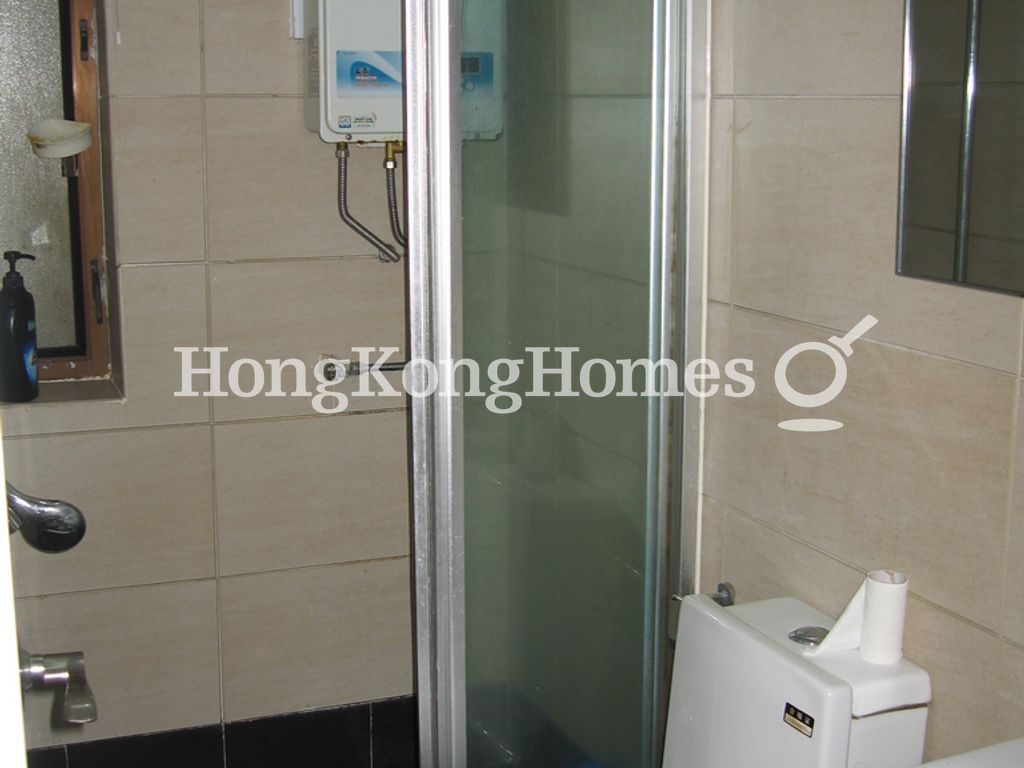 Guest Bathroom — Phase 3 - Hillgrove Village - Glamour Court, Discovery Bay
