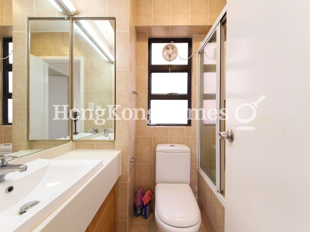 Bathroom — Losion Villa, Mid-levels West