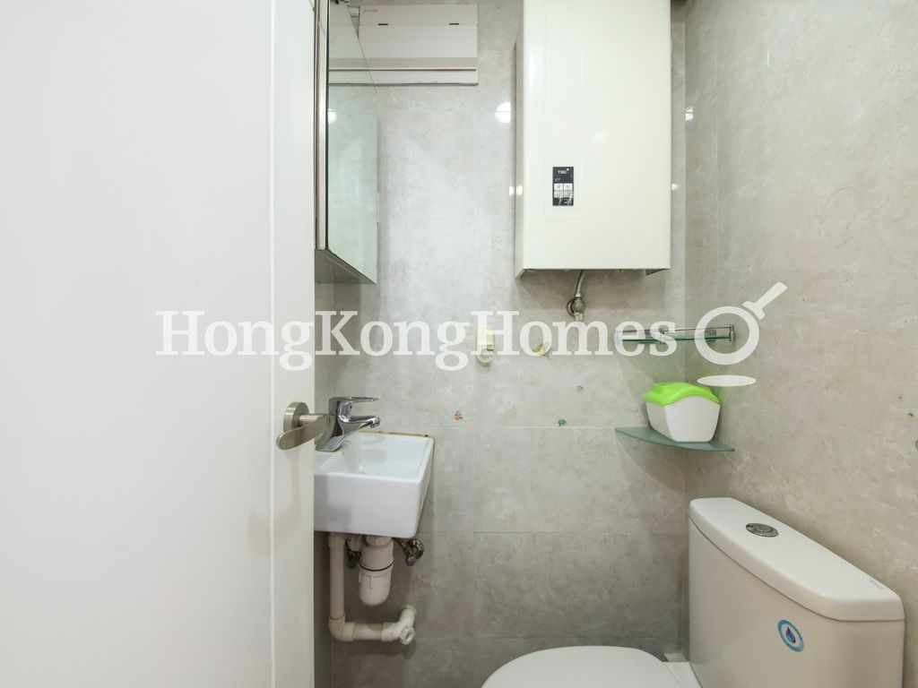 Guest Powder Room — Carble Garden, Mid-levels West