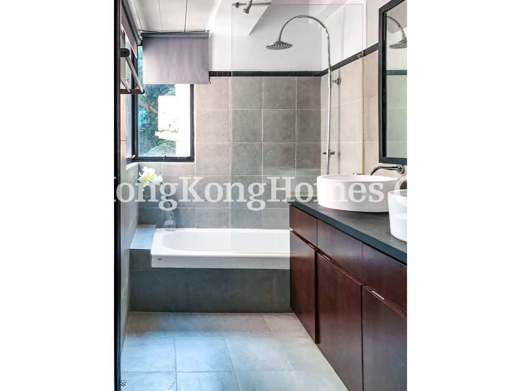 Bathroom — Sun Fat Building, Mid-levels West