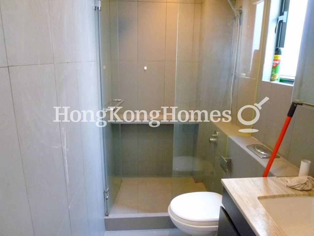 Guest Bathroom — Tung Street, Sheung Wan