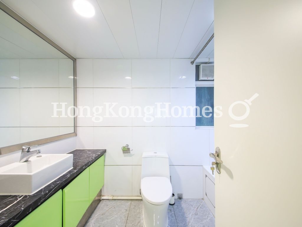 Guest Bathroom — Villa Cecil - Phase II Block 2, Pokfulam