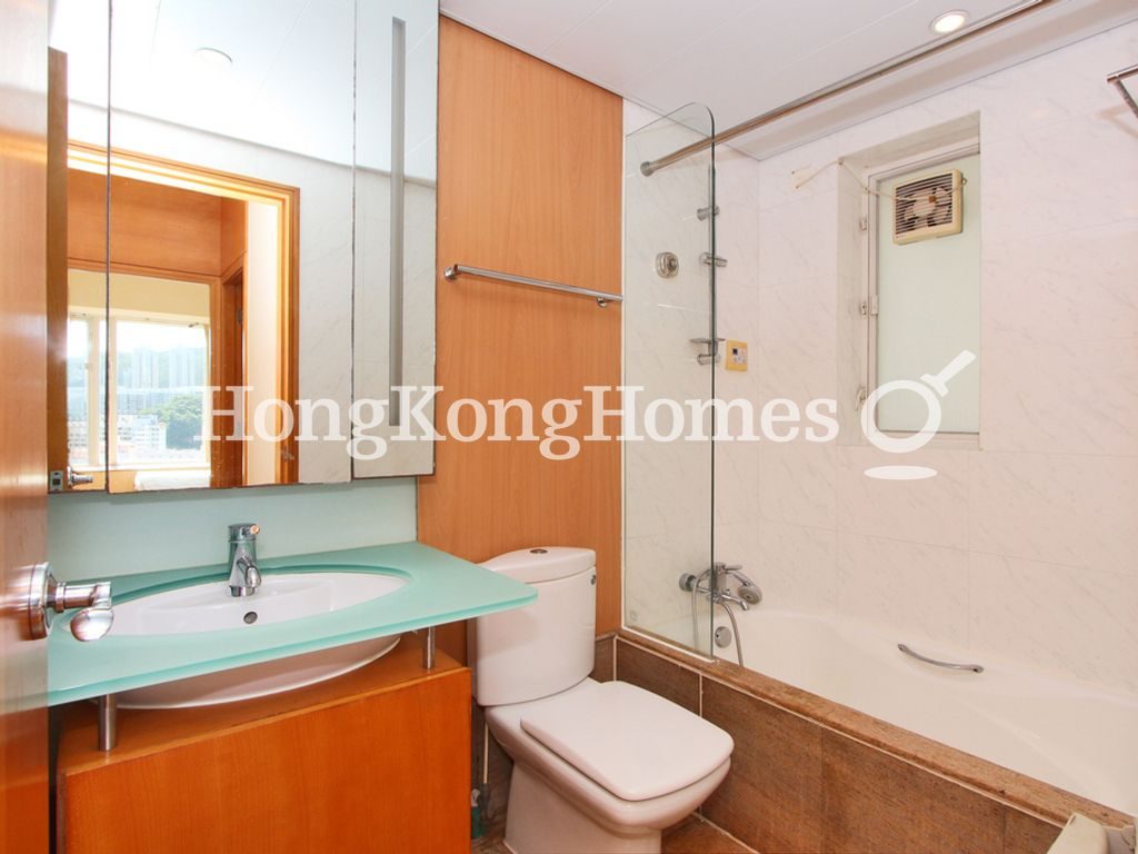 Guest Bathroom — Les Saisons - Tower 03, L Automne, Shau Kei Wan