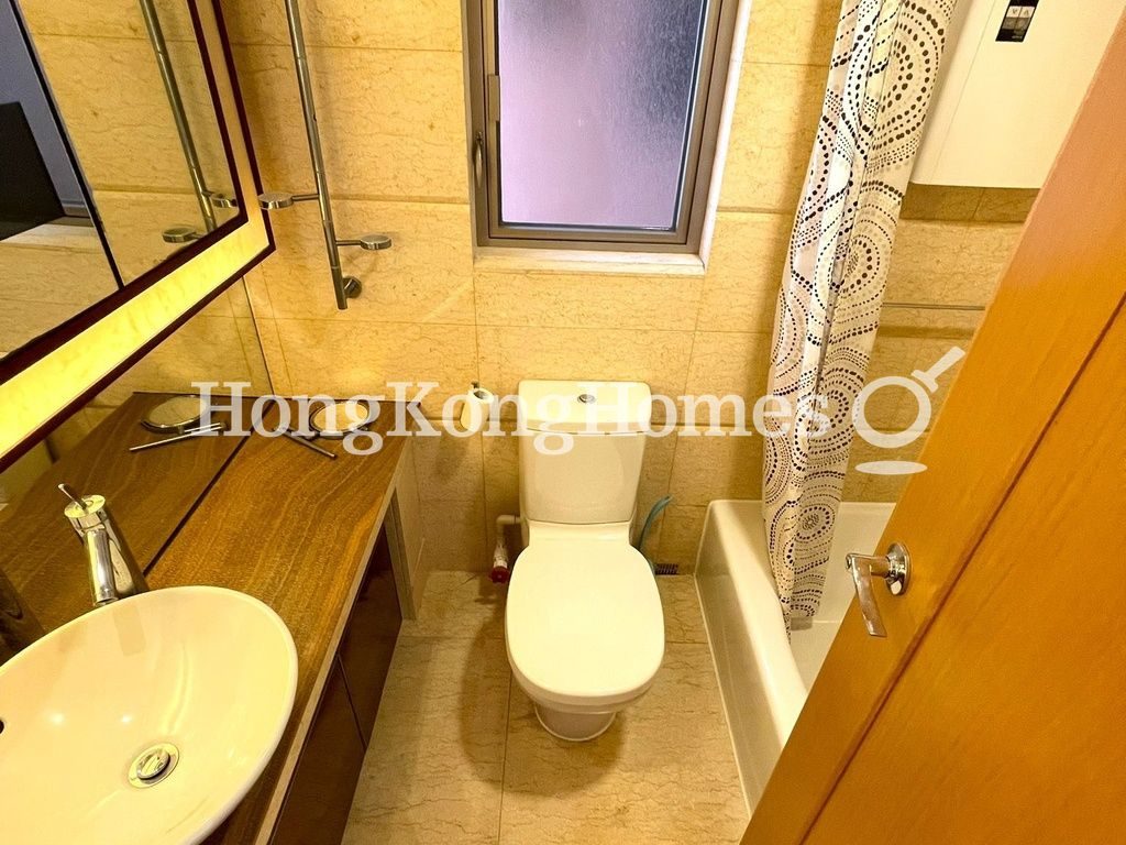 Guest Bathroom — Harbour Green - Block 05, Tai Kok Tsui
