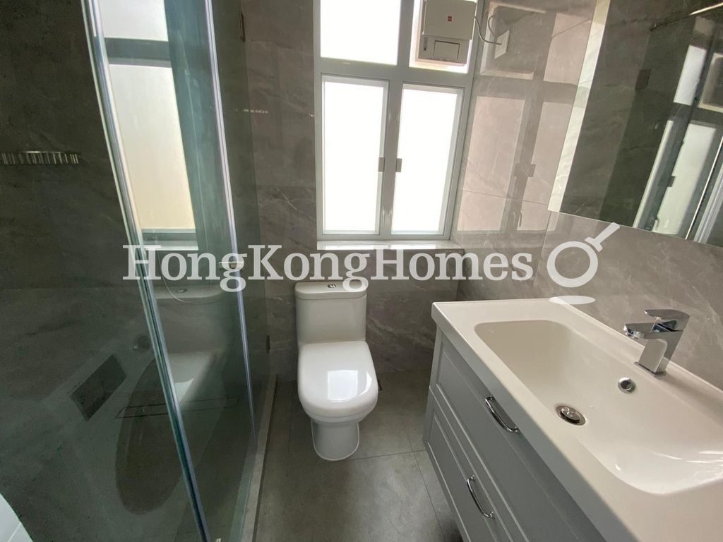 Guest Bathroom — Kam Kin Mansion, Mid-levels West