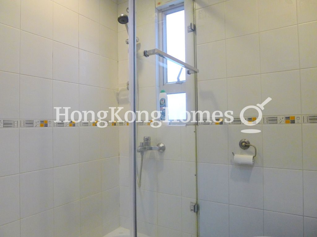 Guest Bathroom — Linfond Mansion, Wan Chai