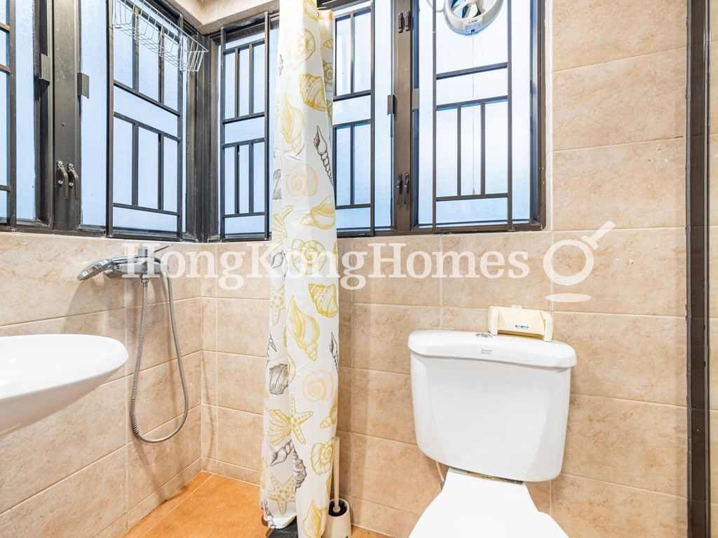 Guest Bathroom — Woodlands Terrace, Mid-levels West