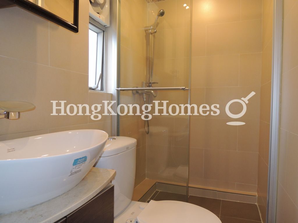 Master Bathroom — Arbuthnot House, Central