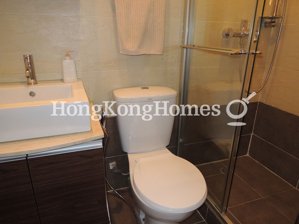 Guest Bathroom — Arbuthnot House, Central