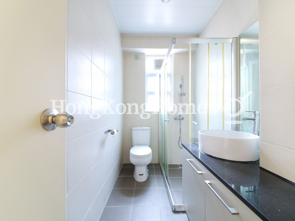 Guest Bathroom — Bonanza Court, Mid-levels West