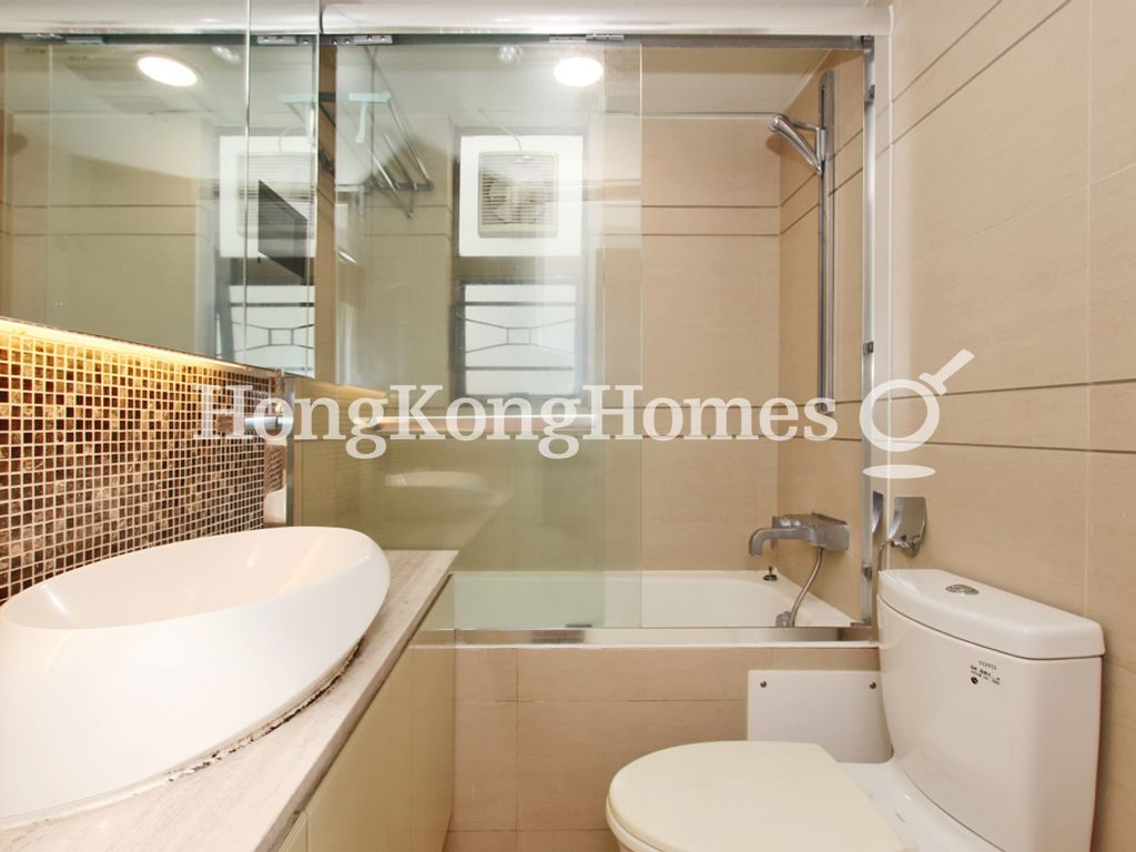 Master Bathroom — Fortress Garden-Fu Wai Court, North Point Hill