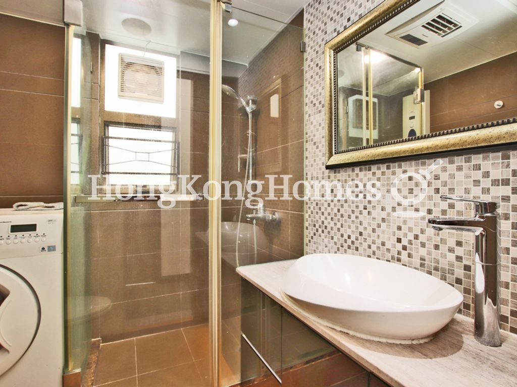 Guest Bathroom — Fortress Garden-Fu Wai Court, North Point Hill