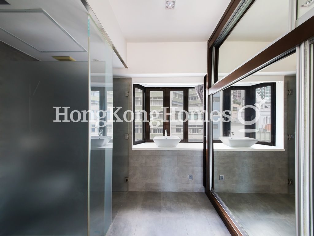 Ensuite Bathroom — Bel Mount Garden, Central