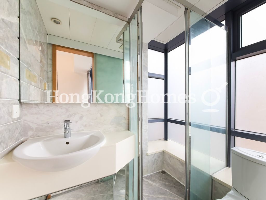 Master Bathroom — High Park 99, Sai Ying Pun