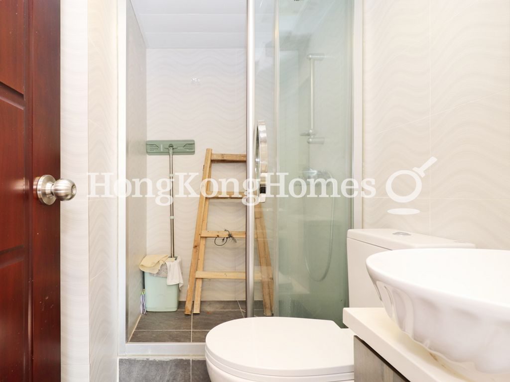 Guest Bathroom — Yue King Building, Causeway Bay