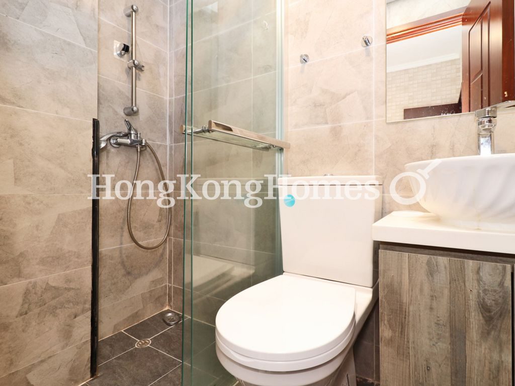 Second Ensuite Bathroom — Yue King Building, Causeway Bay